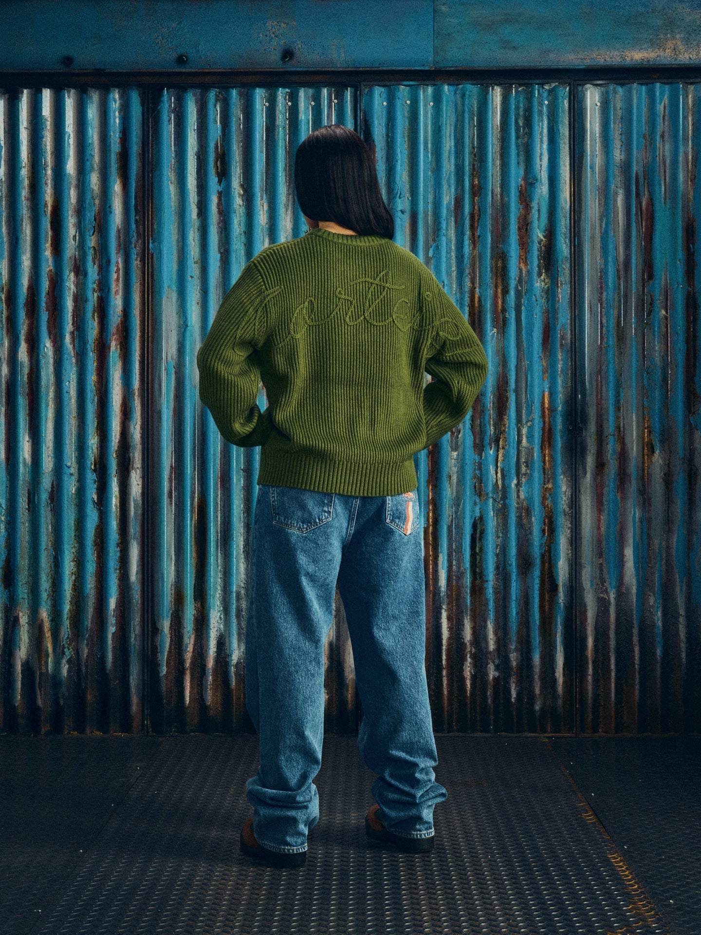 CROCHET APPLIQUE KNIT CREW [KHAKI]